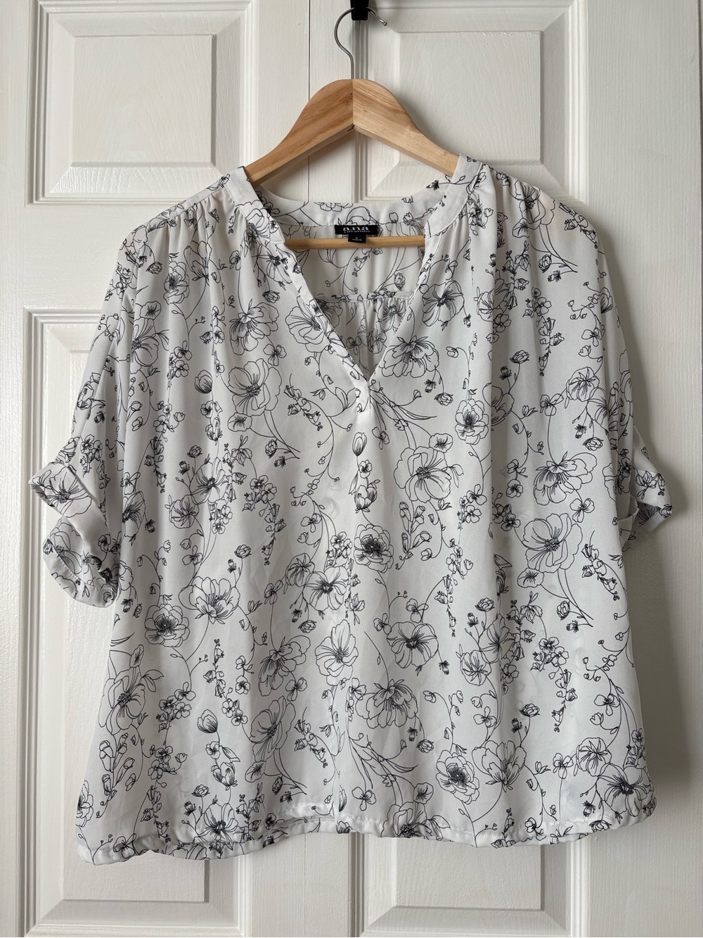 Ana Lightweight White Floral V-Neck Blouse